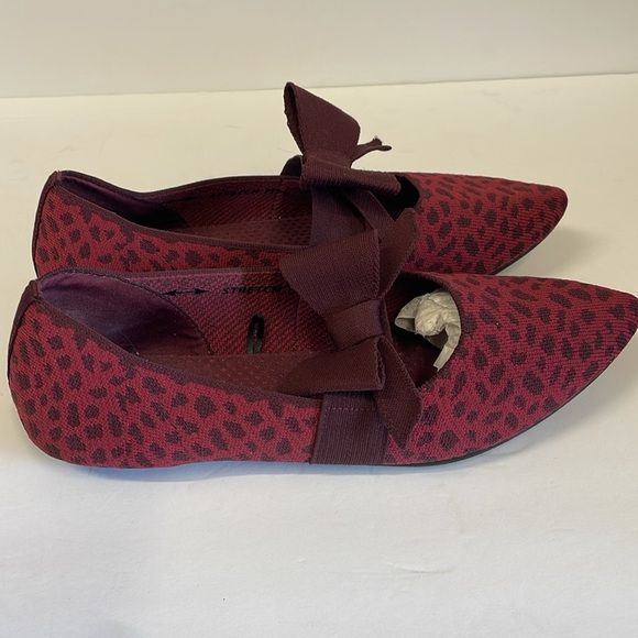 Skechers Memory Foam Burgandy Leopard Print Bow Flats - Picture 1 of 10